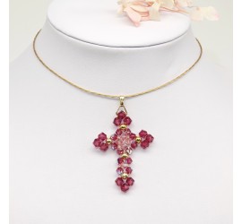 Collier artisanal ras de cou doré croix fuchsia et Light Rose