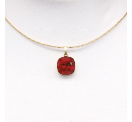 Collier artisanal ras de cou doré carré Siam