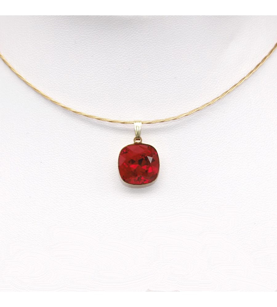 Collier artisanal ras de cou doré carré Siam Collier artisanal ras de cou doré carré Siam